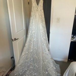 Tony Ward Couture Wedding Gown; Never worn or altered; bought at Kleindfelds